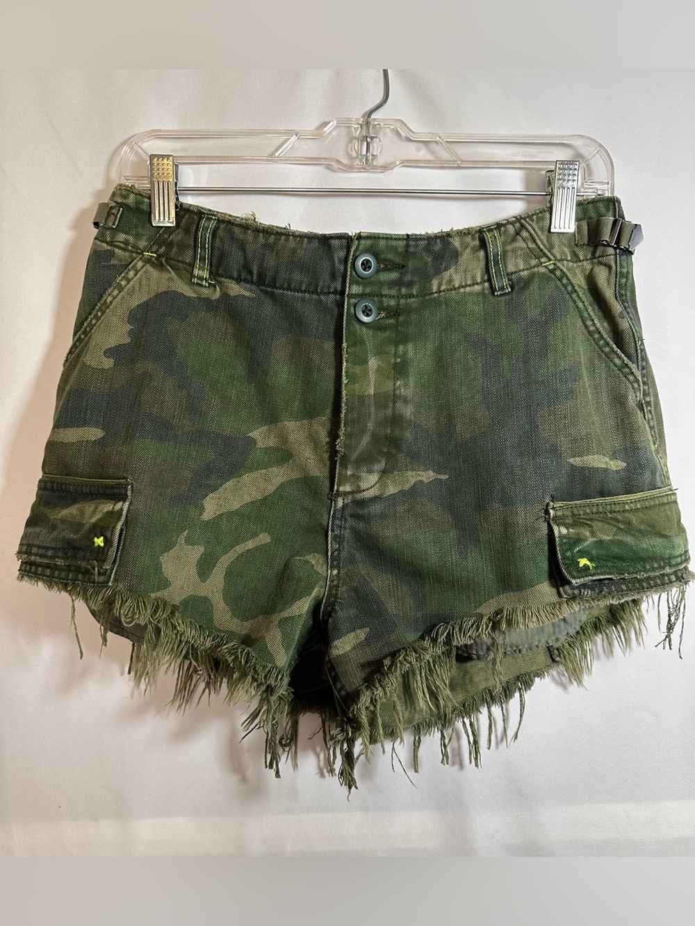 We The Free Free People Commander‎ Camo Cargo Cutoff Shorts Size 6